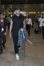Akshay Kumar snapped at airport on 18th Oct 2015